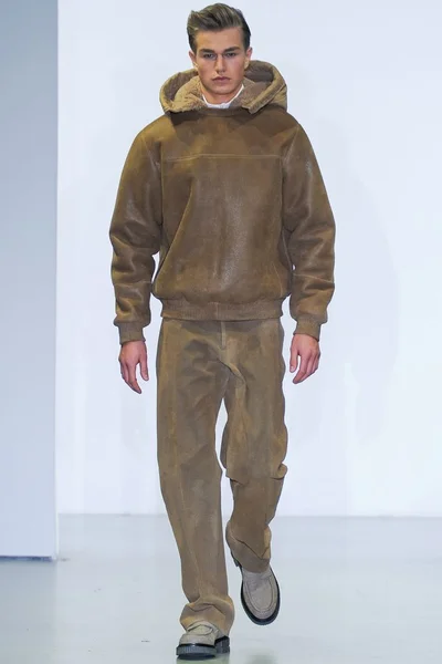 Look 13